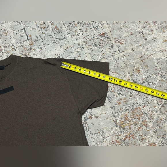 Essentials Fear of God T-shirt size Medium brown oversized NEW - Picture 10 of 14